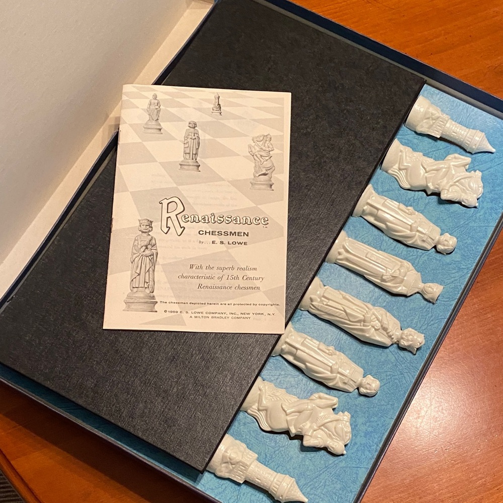 Vintage Renaissance 1950s Classic Chessmen Game with B/W Board Original Box EUC - Picture 13 of 16